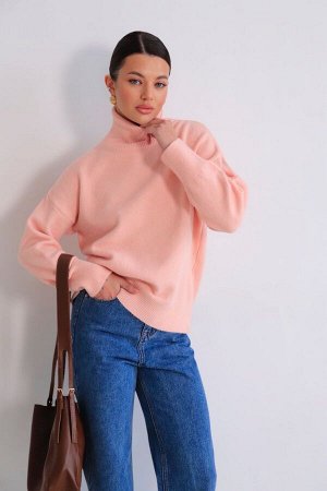 Свитер персиковый с горлом