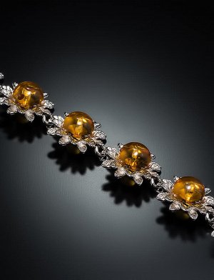 Нарядный браслет, украшенный натуральным цельным янтарём светло-коньячного цвета «Астра»