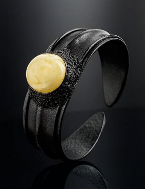 Жёсткий браслет-манжета из кожи с натуральным медовым янтарём «Нефертити», 905004132