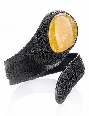 Эффектный браслет из натуральной кожи «Змейка» с янтарной вставкой медового цвета, 905004138