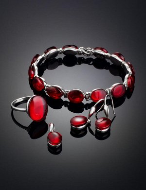 Красивое серебряное кольцо с вишнёвым янтарём «Сангрил»