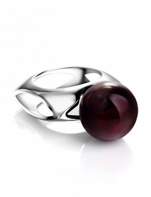 Яркое стильное кольцо из серебра и вишнёвого янтаря «Юпитер»