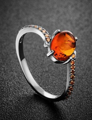 Нежное серебряное кольцо с янтарём и цирконитами «Ренессанс»