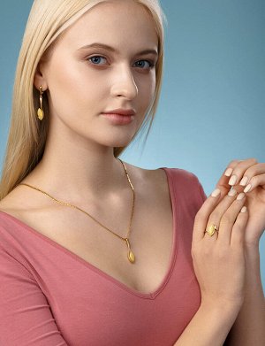 Изящный позолоченный кулон «Адажио» с медовым янтарём