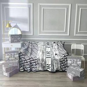Мягкий плед-покрывало из велсофта в подарочной коробке 130*200
