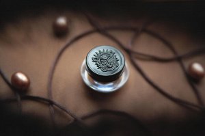 Интриганка Рассыпчатые тени для век Sigil inspired Tammy Tanuka, тон "Интриганка", локация Темный Замок.

 
 Техническая информация:

 Цвет: Припыленно-лавандовый. Финиш - матовый.

 Рекомендации по 