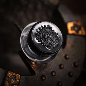 Грозная Девочка на Берегу Фьорда