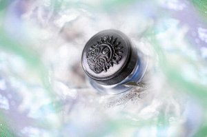 Авиатор Рассыпчатые тени для век Sigil inspired Tammy Tanuka, тон "Авиатор", локация Драконий Пик.

 

 Техническая информация: 
 
 Цвет: Призматический оттенок - от мягкого персикового, через золот