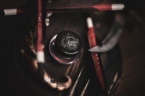 Оруженосец Рассыпчатые тени для век Sigil inspired Tammy Tanuka, тон "Оруженосец", локация Обитатели Ржавых Пустошей.

 
 Техническая информация:

 Цвет: приятный оттенок среднего коричневого. Финиш 