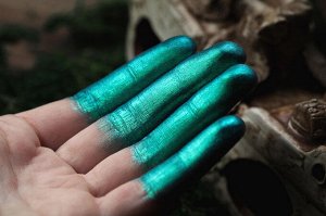 Княгиня Рассыпчатые тени для век Sigil inspired Tammy Tanuka, тон "Княгиня" локация Туманные Земли.

 Техническая информация: 
 
 Цвет: Благородный изумрудный. Сатин. Легкий в нанесении.

 Рекоменда