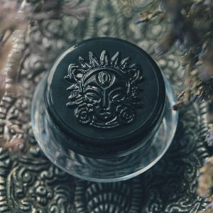 Тучка Рассыпчатые тени для век Sigil inspired Tammy Tanuka, тон "Тучка", локация Лунное плато.

 

 Техническая информация:

 Цвет: переливающаяся экстра слюда на фиолетовой основе.

 ВНИМАНИЕ: этот о