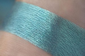 Doctor Powder based eyeshadow Sigil inspired Tammy Tanuka, shade «Doctor», location The Restless Seas 

 

 Information:

 Colour: Cold green metallic. Loud, sparkly, freshly icy. Density is higher th