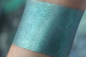Doctor Powder based eyeshadow Sigil inspired Tammy Tanuka, shade «Doctor», location The Restless Seas 

 

 Information:

 Colour: Cold green metallic. Loud, sparkly, freshly icy. Density is higher th