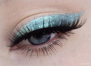 Doctor Powder based eyeshadow Sigil inspired Tammy Tanuka, shade «Doctor», location The Restless Seas 

 

 Information:

 Colour: Cold green metallic. Loud, sparkly, freshly icy. Density is higher th