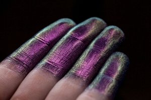 Роковая Рассыпчатые тени для век Sigil inspired Tammy Tanuka, тон "Роковая", локация Пустыня Заката.

 
 Техническая информация:

 Цвет: средний фиолетовый, преломляется в темный зеленый. Легкость - 
