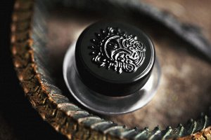 Тени для век Обернувшаяся Змейкой