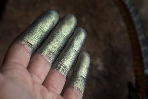 Тени для век Обернувшаяся Змейкой