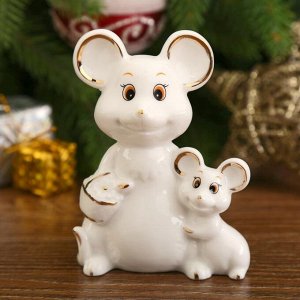 Сувенир керамика "Белая мышка с мышонком с корзинкой цветов" с золотом 9,7х7х4,2 см