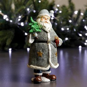 Фигура "Дед Мороз с елкой и подарком" в белом 10х12,5х22см