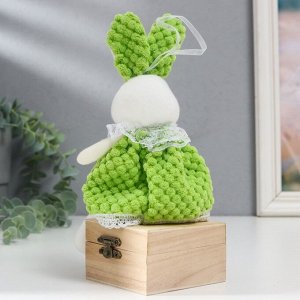 Фигурка «Зайчик в зелёном вязаном платье с цветком», 24 см
