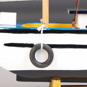 Сувенирная модель корабля «Рыбацкое судно», 24x23см