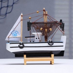 Сувенирная модель корабля «Рыбацкое судно», 16x16см
