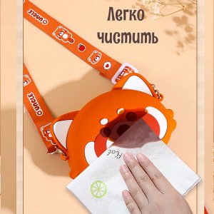Сумка Детская сумка с ярким рисунком, изготовлена из плотного силикона, что обеспечивает прочность и долговечность.
Вместительное внутреннее отделение подходит для различных мелочей и закрывается на м