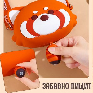 Сумка Детская сумка с ярким рисунком, изготовлена из плотного силикона, что обеспечивает прочность и долговечность.
Вместительное внутреннее отделение подходит для различных мелочей и закрывается на м