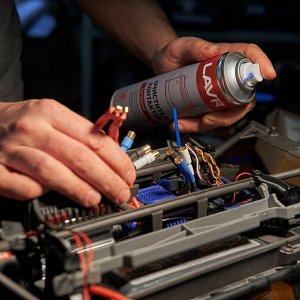 Очиститель электрических контактов Lavr Electrical Contact Cleaner, устраняет утечки тока и восстанавливает электропроводимость, аэрозоль 335мл (+трубка), арт. Ln1728
