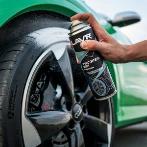 Очиститель шин Lavr Tire Cleaner, пенный, с эффектом чернителя и водоотталкивающими свойствами, аэрозоль 650мл, арт. Ln1443