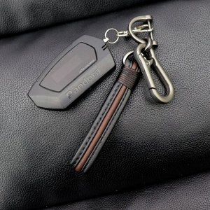 Не указан Брелок на ключи (карабин с кожаным черно-коричневым ремешком), отвертка в комплекте