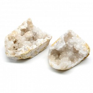 Кристалл кварца с жеодовыми образованиями 50*35*69мм, 120-129г