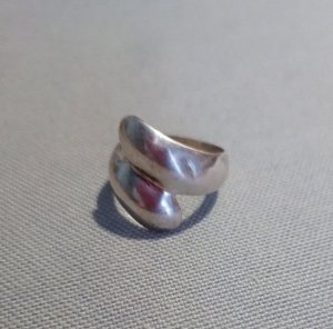 Дизайнерское кольцо из серебра 925 пробы