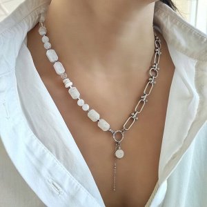 Колье из натурального лунного камня в фурнитуре из стали