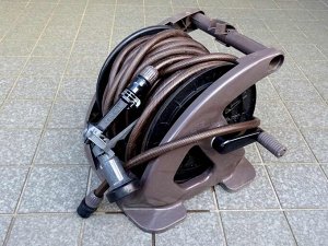Шланг поливочный с катушкой и распылителем Takagi R330TBR