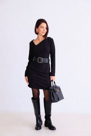 Платье чёрное с асимметричным вырезом