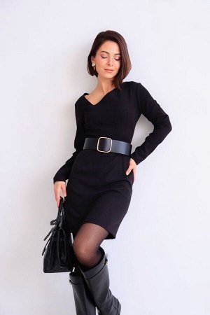 Платье чёрное с асимметричным вырезом