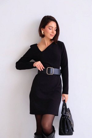 Платье чёрное с асимметричным вырезом