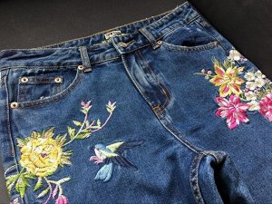 Женские прямые голубые джинсы с шикарной вышивкой