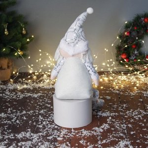 Игрушка мягкая «Дед Мороз в костюмчике с пайетками» 49x17 см, серебристо-белый