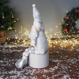 Игрушка мягкая «Дед Мороз в костюмчике с пайетками» 49x17 см, серебристо-белый