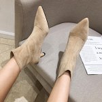 Женские сапоги, цвет бежевый
