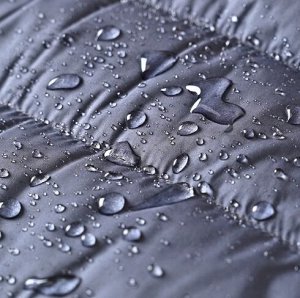 Куртка демисезонная стеганная легкая, воротник стойка на молнии, наполнитель утиный пух,  светло-серый