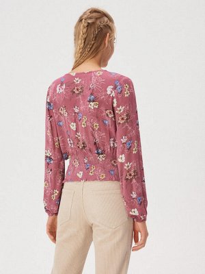 Короткая блузка в цветы