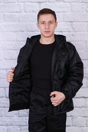 Куртка Куртка с капюшоном и центральной застежкой на молнию, два нагрудных накладных кармана и нижними прорезными с листочкой. Рукава одношовные на манжетах.

Ткань: плащевая полиэфирная
Подкладка: та