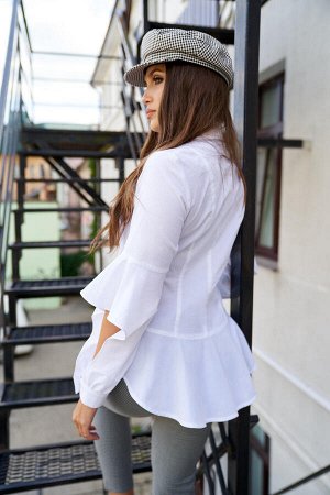 Комплект Комплект LYUSHe 2091 
Состав ткани:Блуза: Хлопок-72%; Эластан-3%; ПА-25%; Брюки: Вискоза-86%; ПЭ-14%; 
Рост: 164 см.

Комплект женский, состоящий из блузки и брюк.   Блузка полуприлегающего 