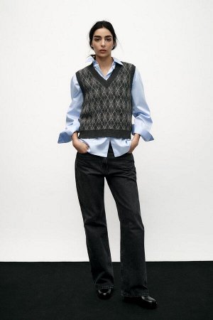Топ Цвет как на первом фото ЖАККАРДОВЫЙ ТРИКОТАЖНЫЙ ЖИЛЕТ С АЛМАЗНЫМ УЗОРОМ (JACQUARD-STRICKWESTE MIT RAUTENMUSTER) Кардиган без рукавов с V-образным вырезом. Ребро заканчивается. СОСТАВ МАТЕРИАЛА, ИН