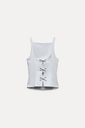 Топ Цвет как на первом фото СТРЕЙЧ ТОП С БАНТАМИ НА СПИНЕ (STRETCH-TOP MIT SCHLEIFEN AM R?CKEN) Приталенный топ с квадратным вырезом и узкими бретелями. Вырез спинки с бантом. Контрастная внутренняя п