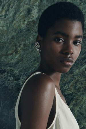 Топ Цвет как на первом фото КЕПКА ТОП ZW КОЛЛЕКЦИЯ (TR?GERTOP ZW COLLECTION) ЖЕНСКАЯ КОЛЛЕКЦИЯ ZARA Длинный топ с круглым вырезом и широкими бретелями. Боковые разрезы на подоле. СОСТАВ МАТЕРИАЛА, ИНС