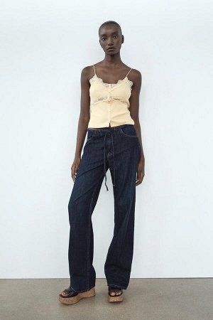 Топ Цвет как на первом фото ФУТБОЛКА В РЕБКУ С КРУЖЕВОМ И ПУГОВИЦАМИ (RIB-T-SHIRT MIT SPITZE UND KN?PFEN) SLIM FIT - V-образный вырез - SHORT - STRAPS Футболка с V-образным вырезом и узкими бретелями.